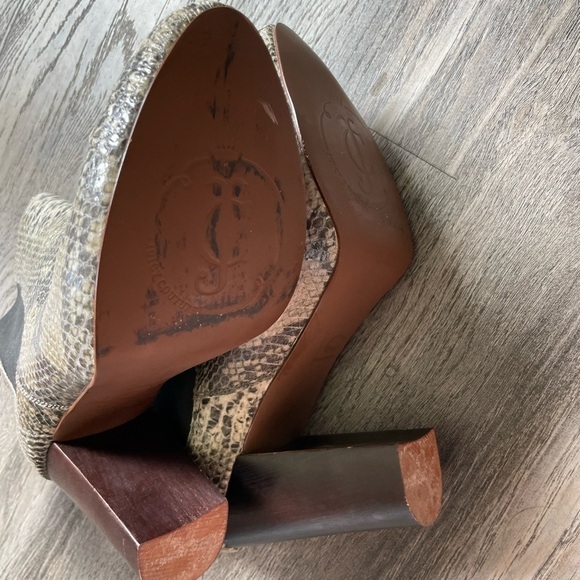 Juicy Couture Women’s Snakeskin Heeled Booties, size 10 - Picture 7 of 10